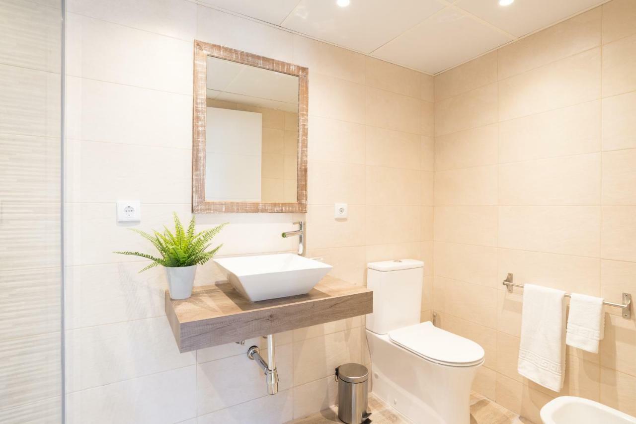 Stunning Spacious City Apartment With Free Parking Málaga Exterior foto